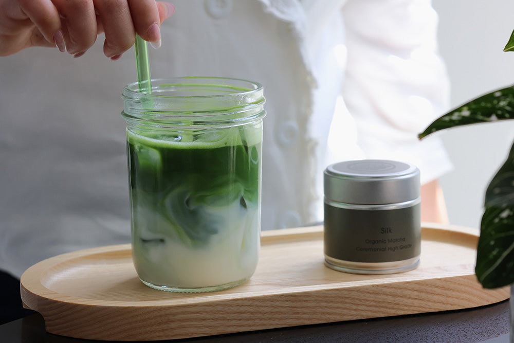 How To Make A Barista-Smooth Matcha Latte (Hot or Iced)